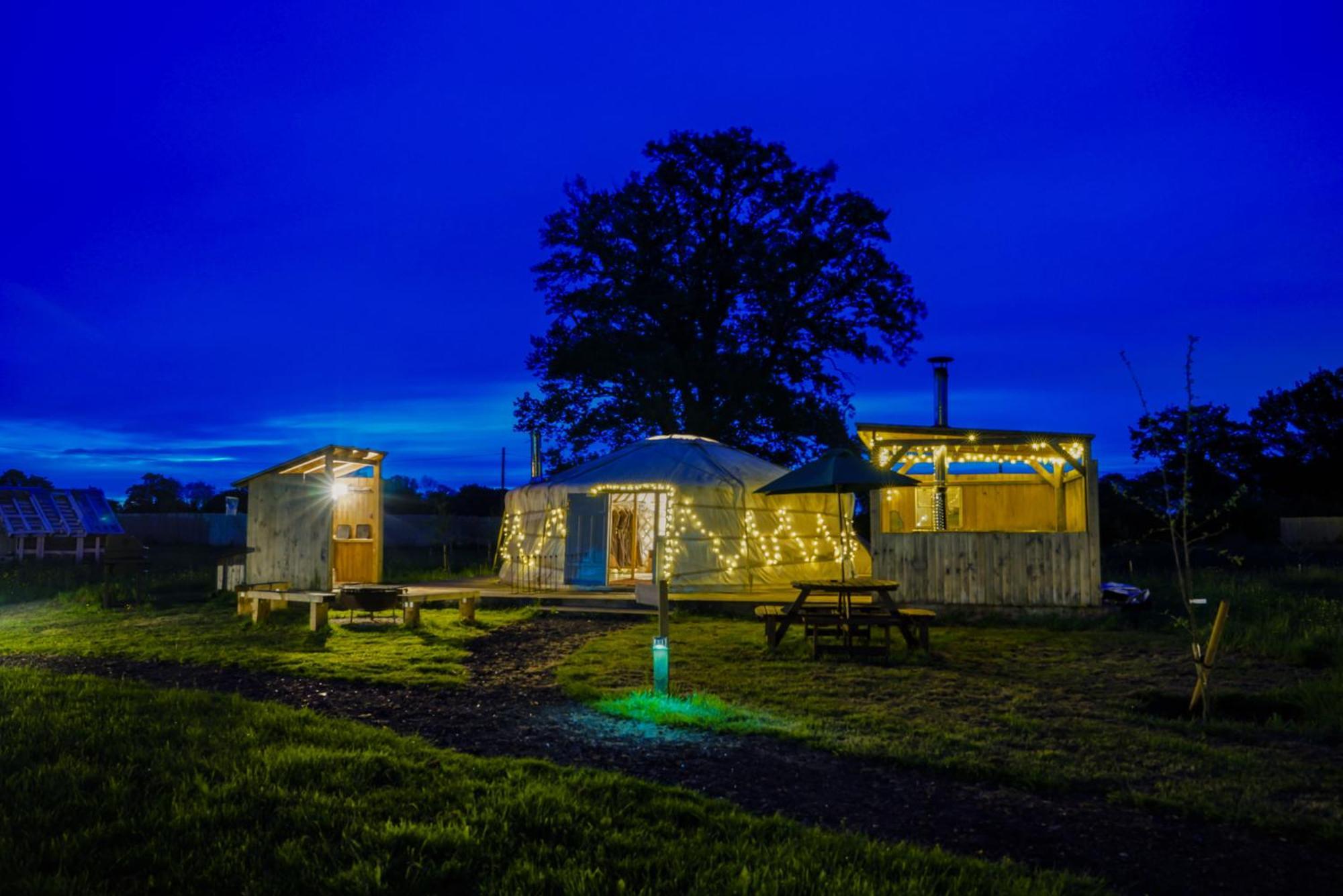 Готель Glamp And Tipple Ltd Great Ellingham Екстер'єр фото