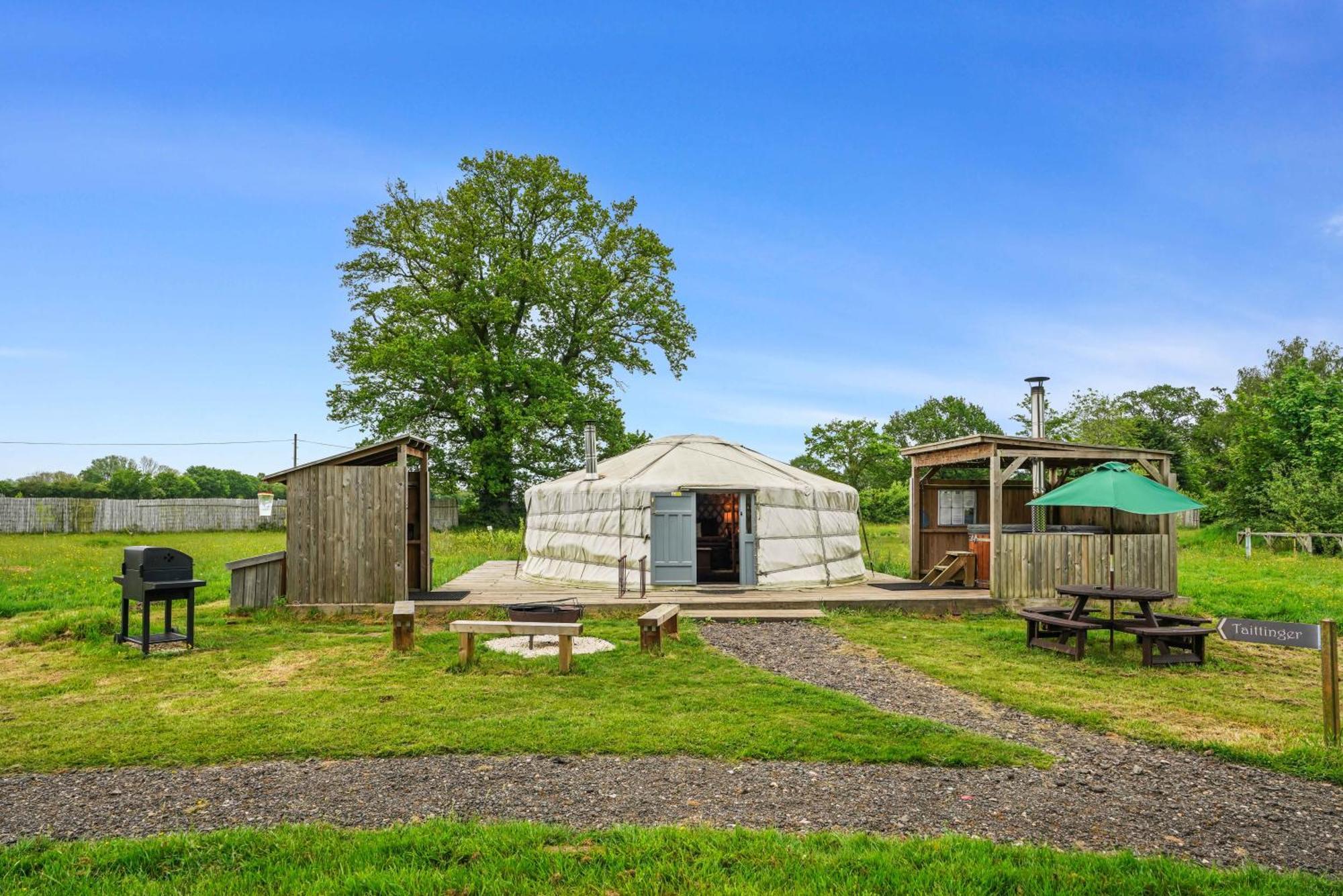 Готель Glamp And Tipple Ltd Great Ellingham Екстер'єр фото