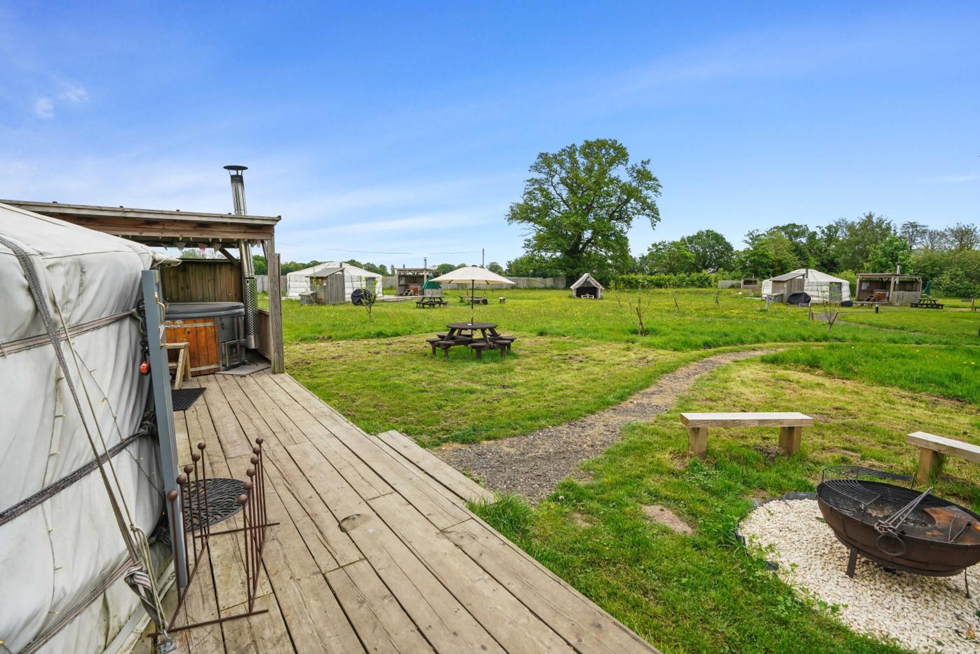 Готель Glamp And Tipple Ltd Great Ellingham Екстер'єр фото